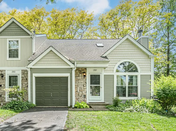 1911 Ozark Pkwy, Algonquin, IL 60102