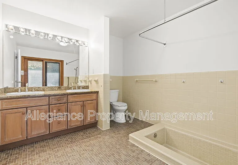 3548 N Valley St — Photo 26