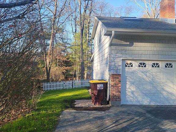4th image of 8 Quevic Dr
