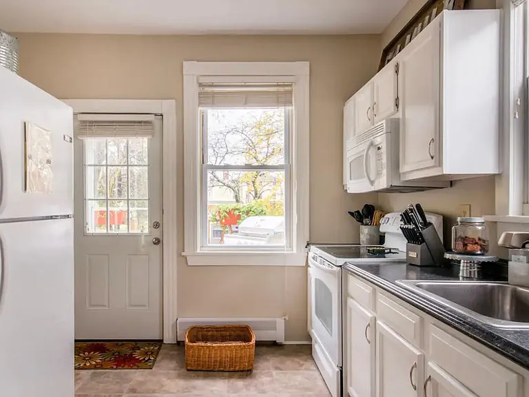 14 Parry Ave — Photo 12