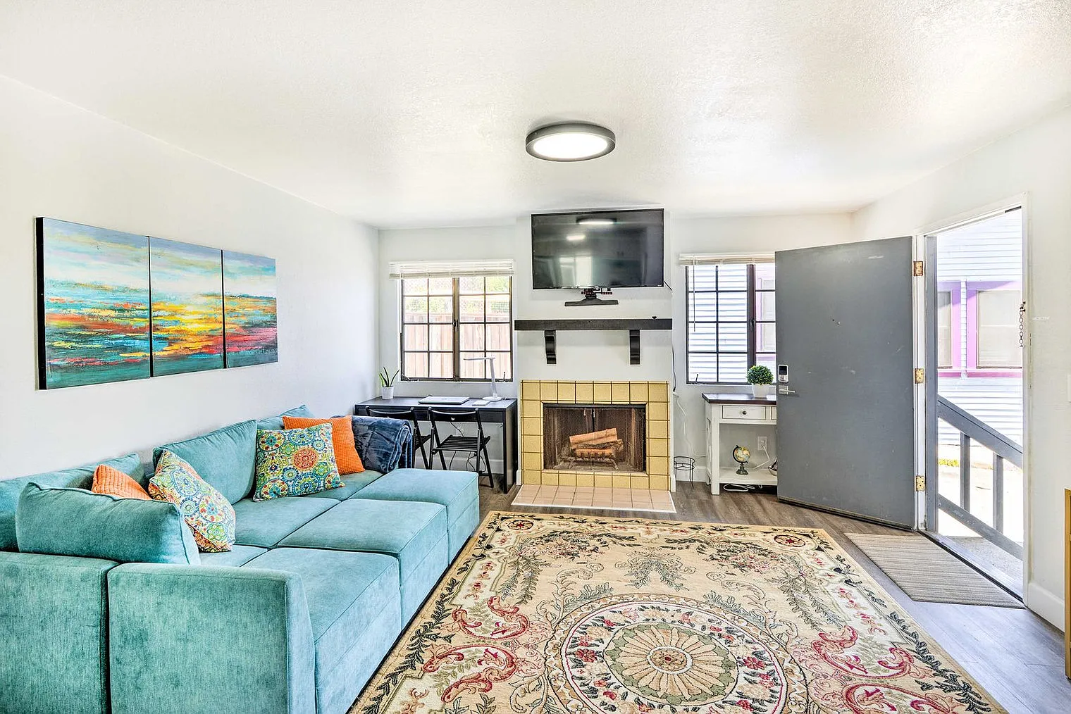 2 bed, 1.0 bath, 775 sqft, $4,744 — Photo 1