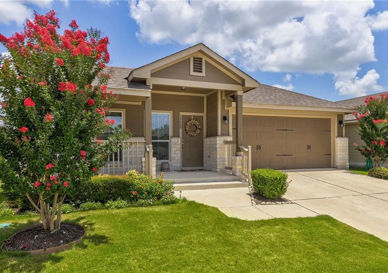 Spacious & Beautiful 3/BR 2/BA Home with Enclosed Porch! — Photo 1