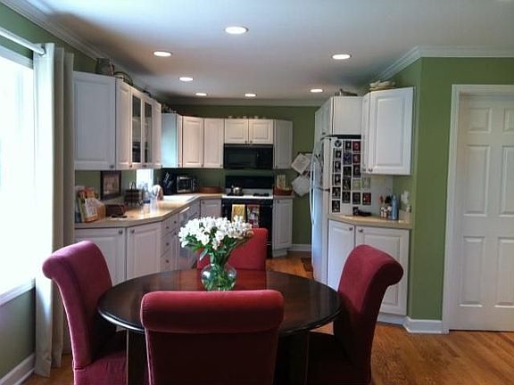 3rd image of 901 N Topanga Dr