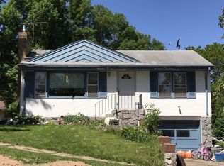 2851 Lakeview Ave, Roseville, MN 55113