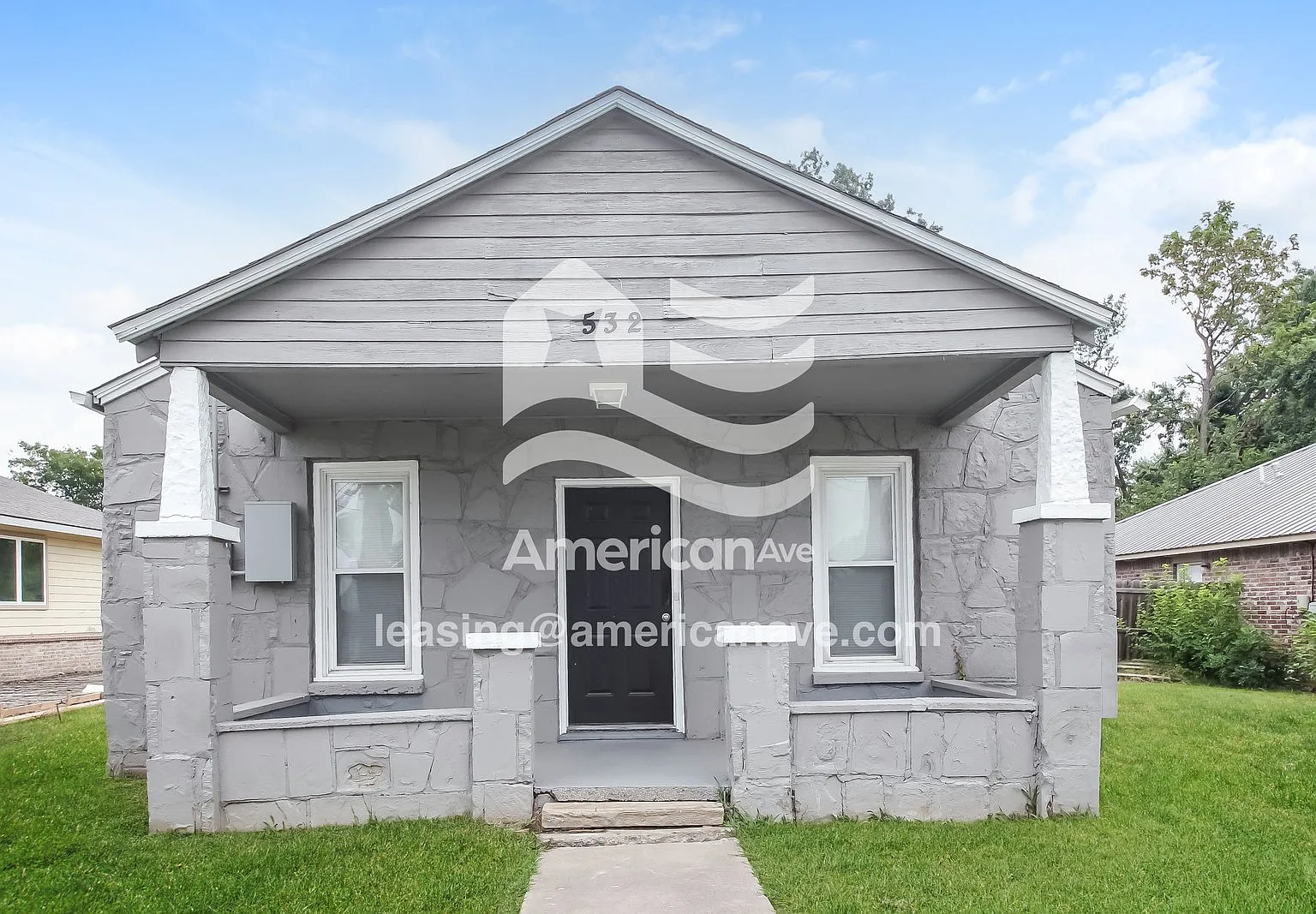 2 bed, 1.0 bath, 884 sqft, $975 — Photo 1