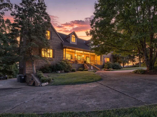 8624 Brow Lake Rd, Soddy Daisy, TN 37379
