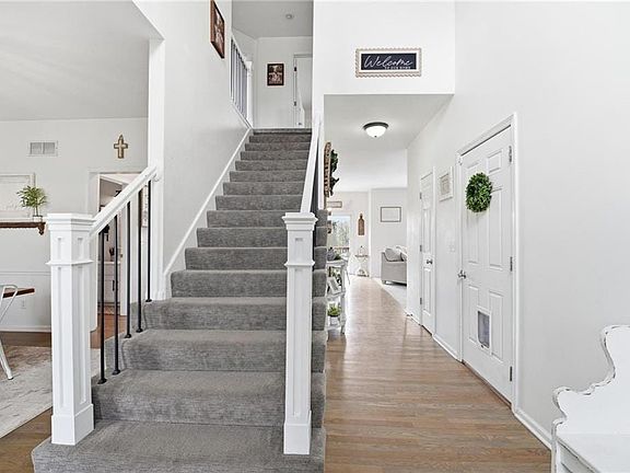 5th image of 215 E Whispering Hills Blvd