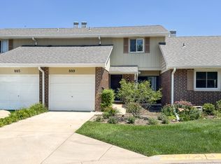 889 Heatherbrook Ct, Wheaton, IL 60189