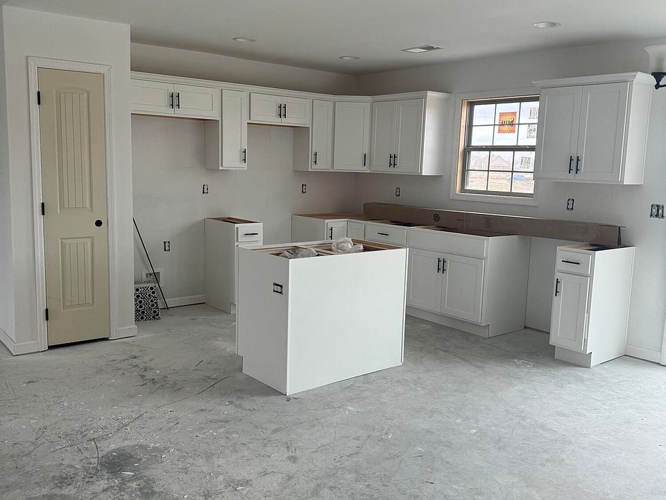2nd image of 124 Candy Apple Ln
