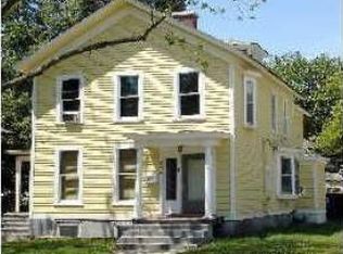 372 N Spring St, Elgin, IL 60120