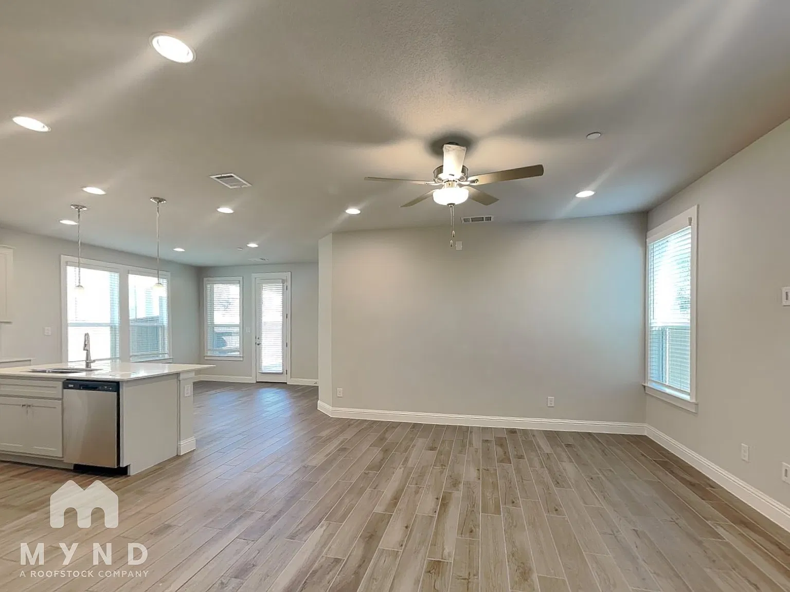 5 bed, 3.5 bath, 2702 sqft, $3,045 — Photo 4