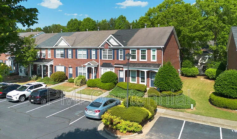 1528 Cove Creek Cir — Photo 3