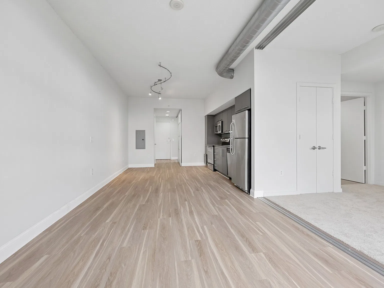 Onyx on First — Photo 3