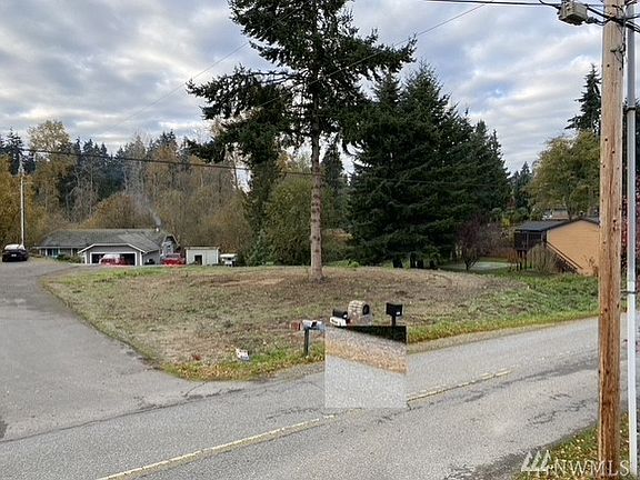 4th image of 4204 Meridian Ave N