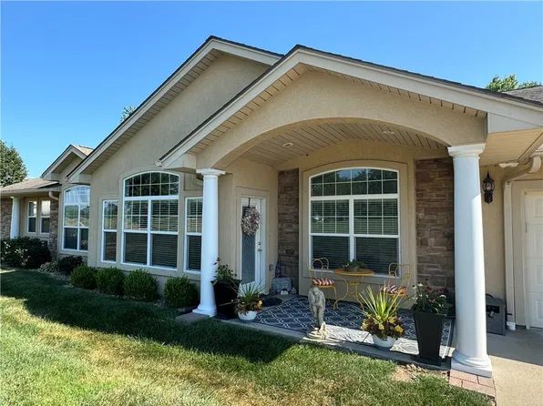 16428 Summit Ridge Rd, Lexington, MO 64067