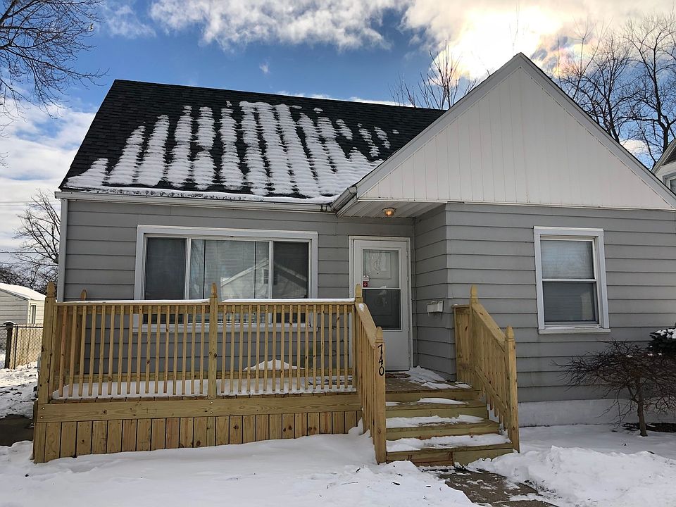 1st image of 740 W Park Dr