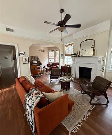 3rd image of 5401 Fontainebleau Dr