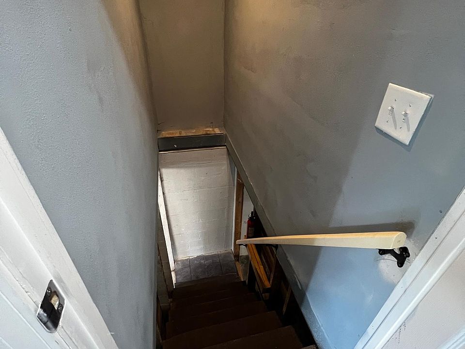 1st image of 3060 6th St