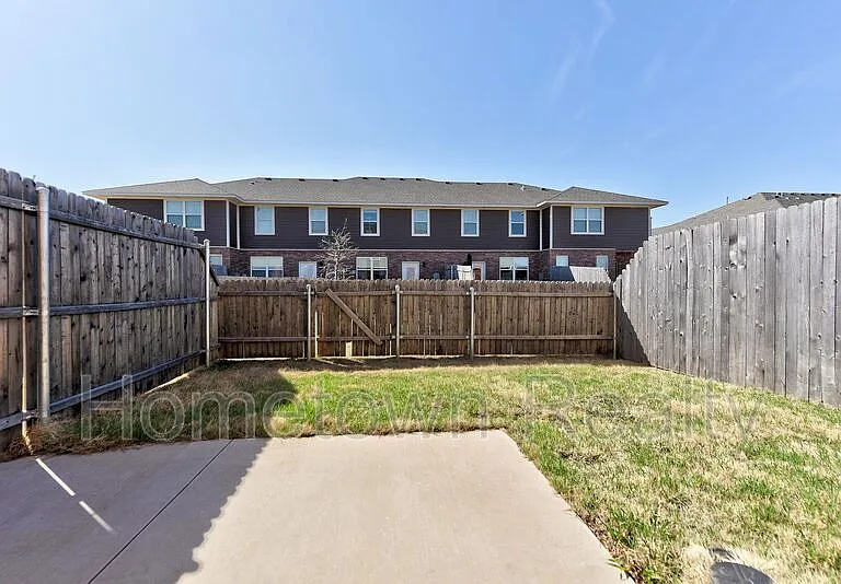 788 SW 13th St — Photo 40
