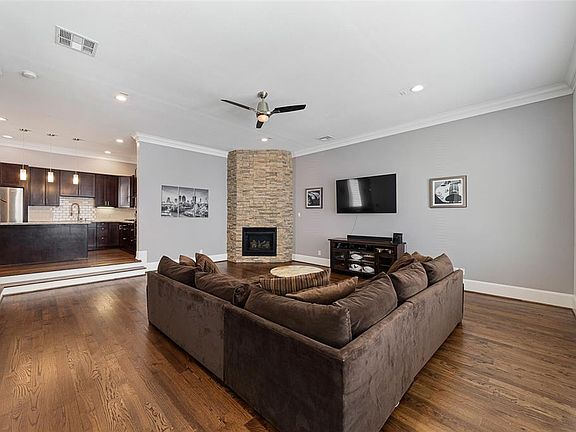 2nd image of 1538 W 23rd St Unit B