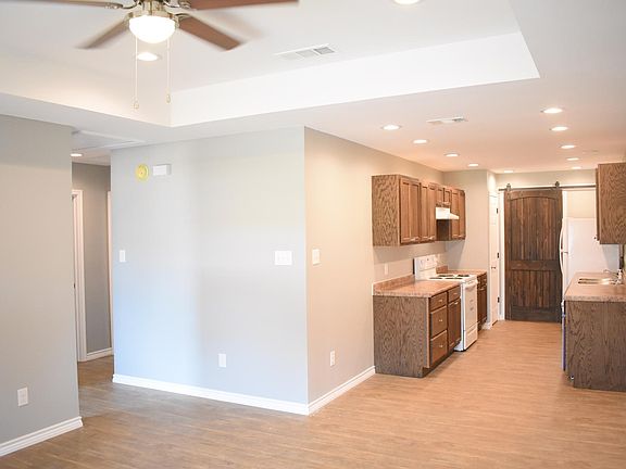 5th image of 217 Parrott Dr