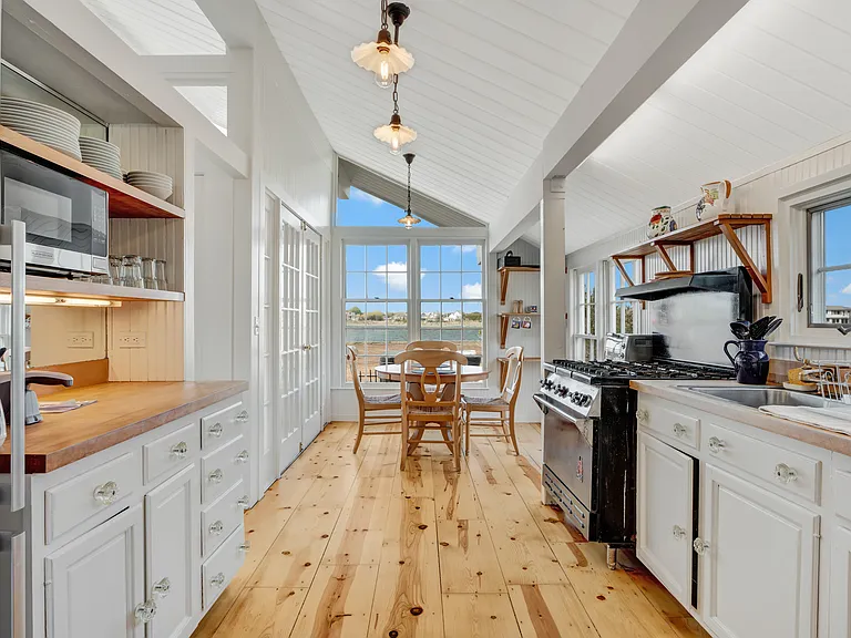 1 Waters Edge Dr — Photo 12