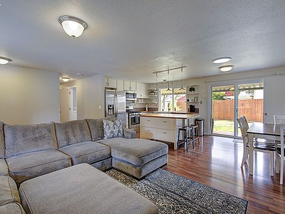 4th image of 1705 NE 125th Ave