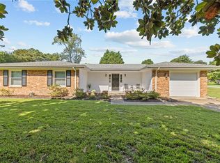 1501 N Horseshoe Cir, Virginia Beach, VA 23451