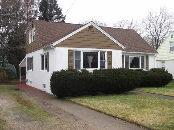 35 Treasure Rd, Narragansett, RI 02882
