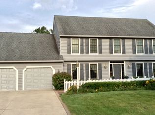 60 Thornbury Ln, Powell, OH