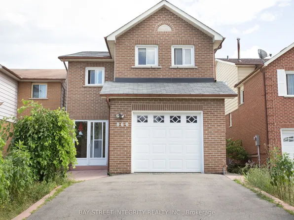 860 Messenger Meadow Dr, Mississauga, ON L5C 3T2