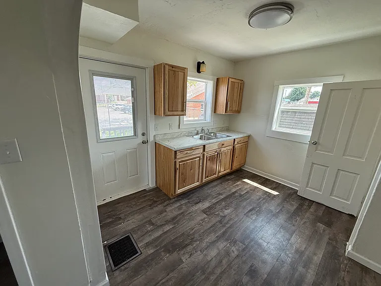 154 Clay Ave SE — Photo 8