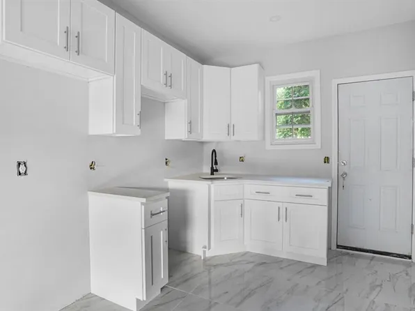 2040 Washington Avenue image 8 of 25