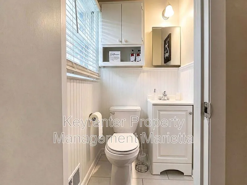 3 bed, 1.5 bath, 1400 sqft, $1,995 — Photo 4