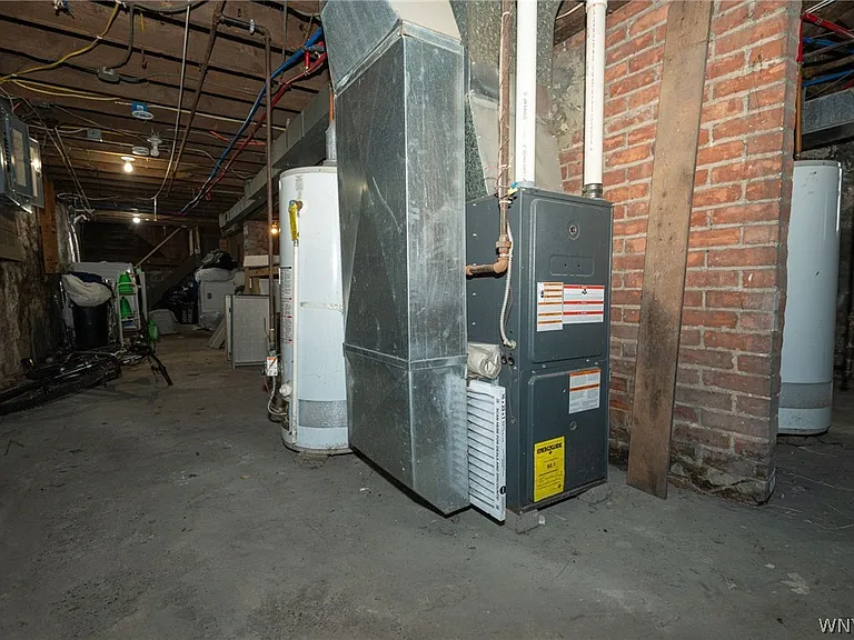 11 Hoyt St — Photo 35