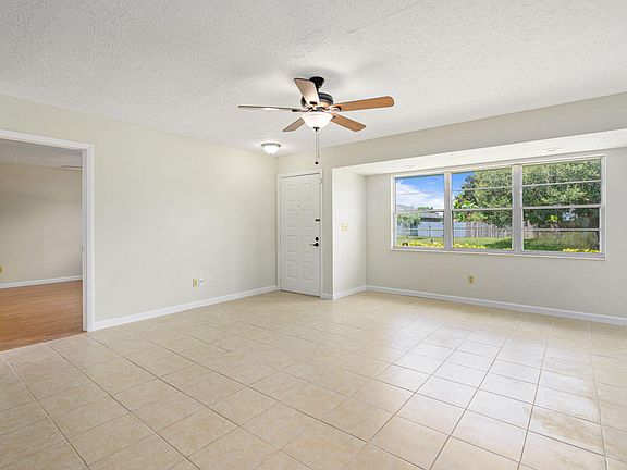 3rd image of 1711 SE Carvalho St