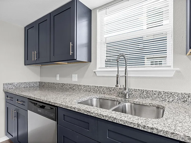 2615 Ektom Dr #B — Photo 7
