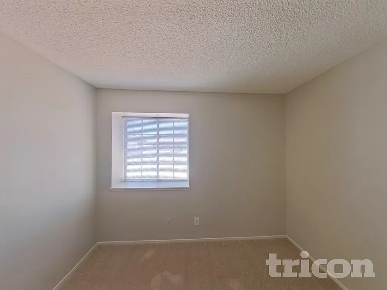 1947 Guinn Dr — Photo 12