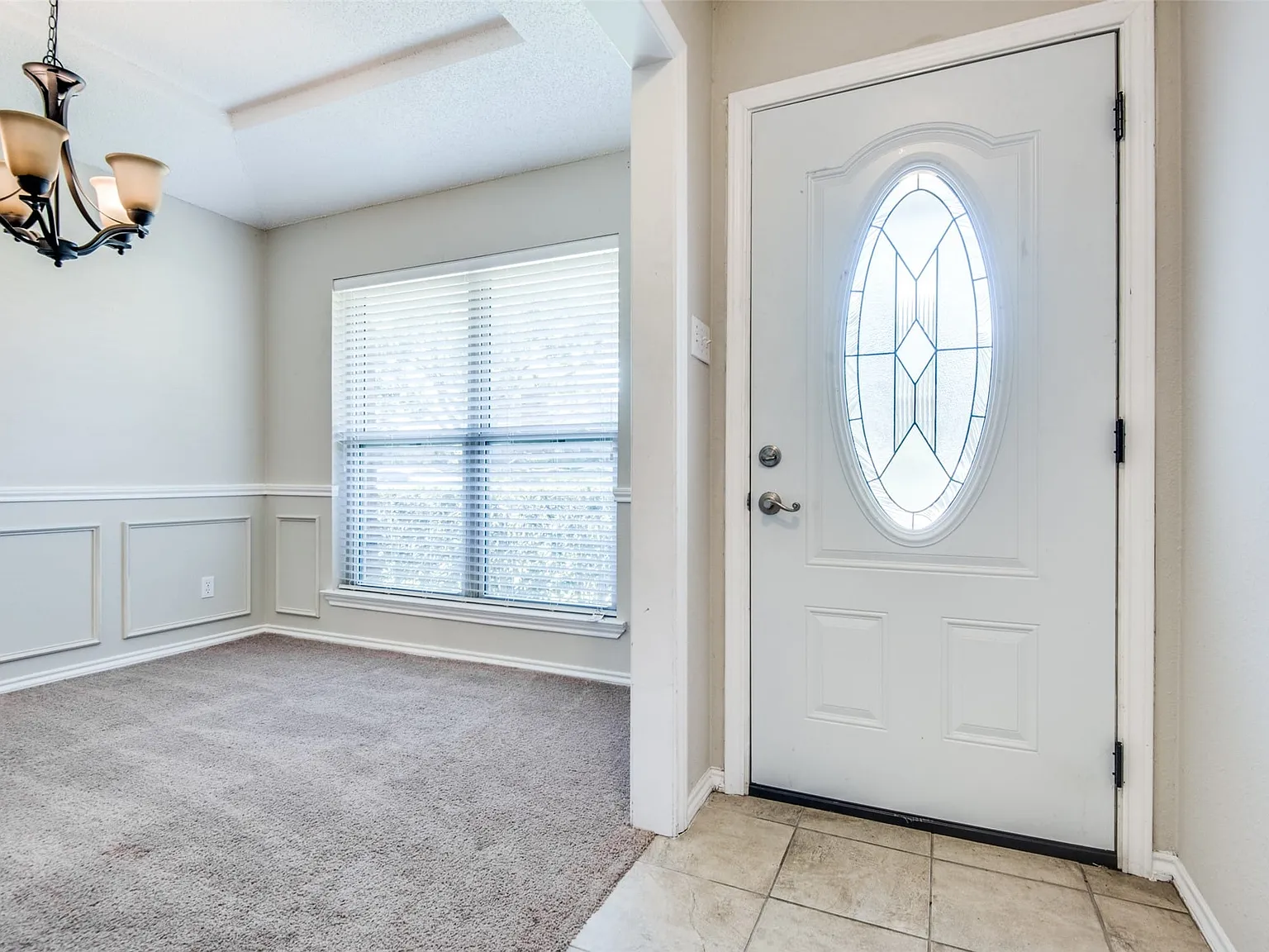 3 bed, 2.0 bath, 1829 sqft, $3,050 — Photo 4