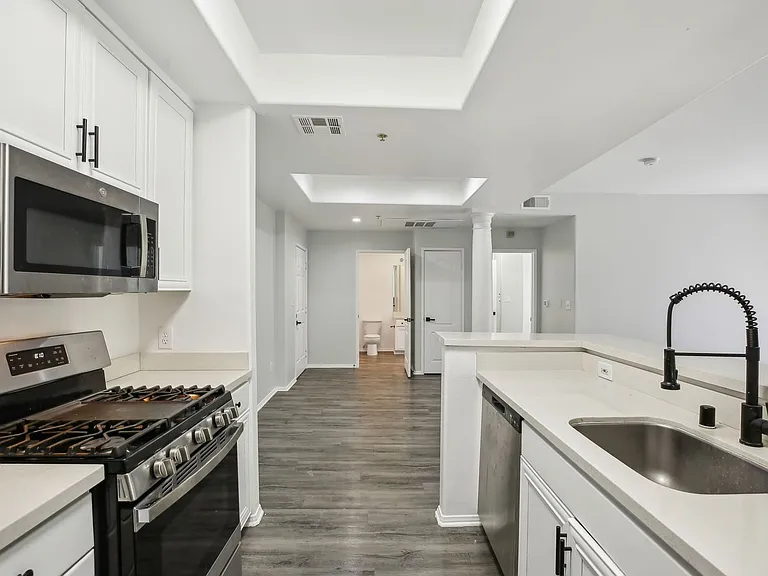 2245 Beverly Glen — Photo 10