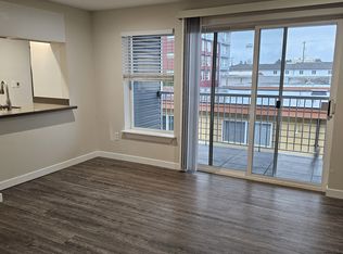 910 N 95th St #303, Seattle, WA 98103