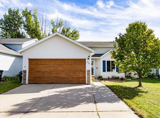 806 49th St S, Fargo, ND 58103