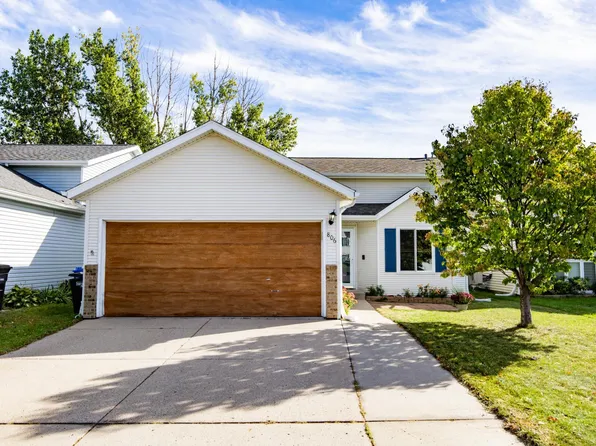806 49th St S, Fargo, ND 58103