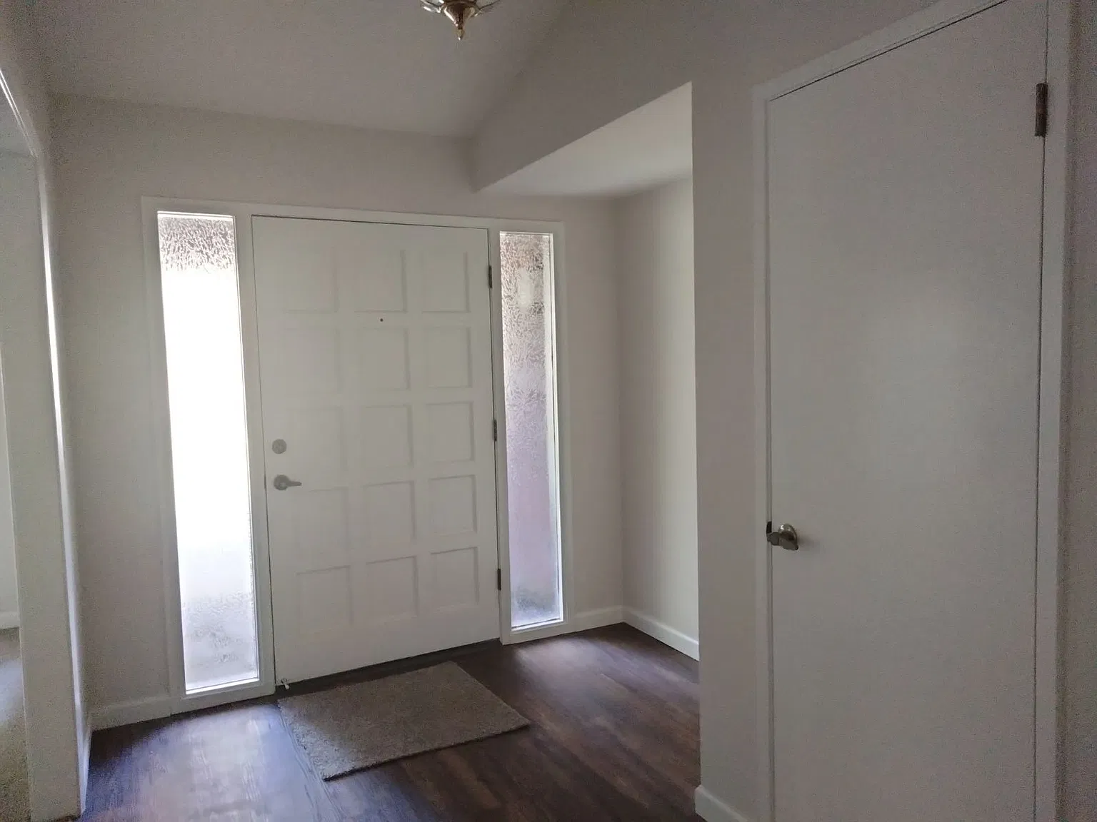 3 bed, 2305 sqft, $2,850 — Photo 2