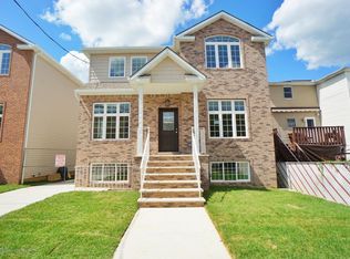 3935 Victory Blvd, Staten Island, NY 10314