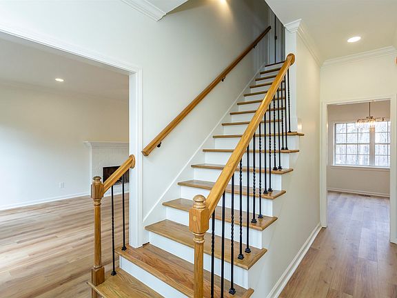 3rd image of 2939 Glen Gate Dr