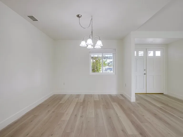 19312 Harding Ln — Photo 11