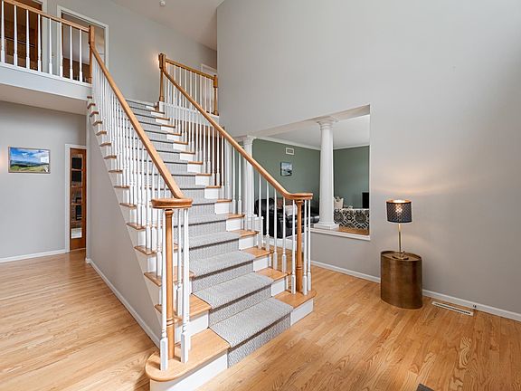 4th image of 3068 Edenberry St