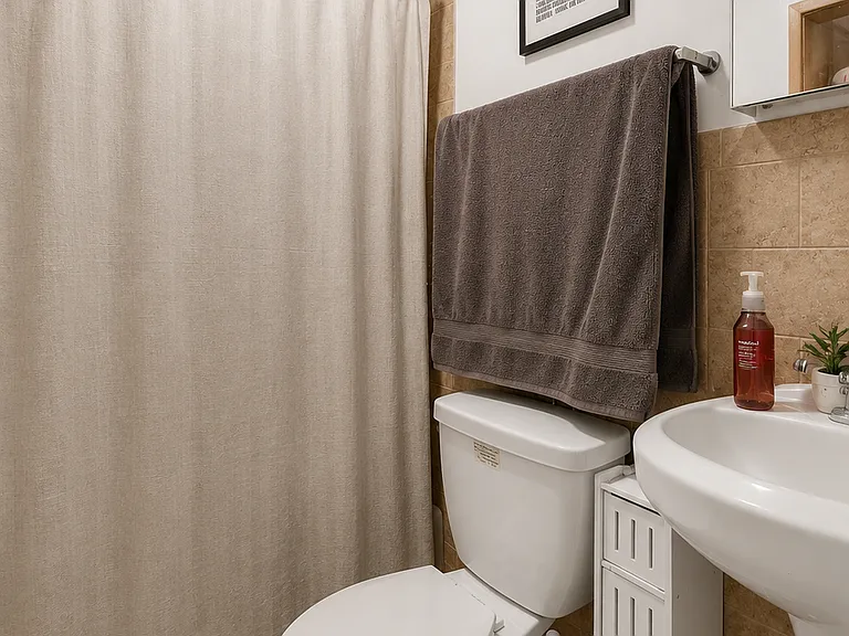 851 Hart St #2 — Photo 10