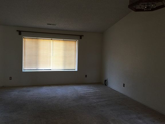 4th image of 172 Apricot Ct